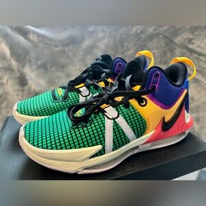 🦁 Nike LeBron Men’s Witness 7 Basketball Shoes - Size 9 - Multi-Color